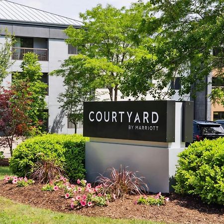 Courtyard Burlington Williston Hotel Exterior photo